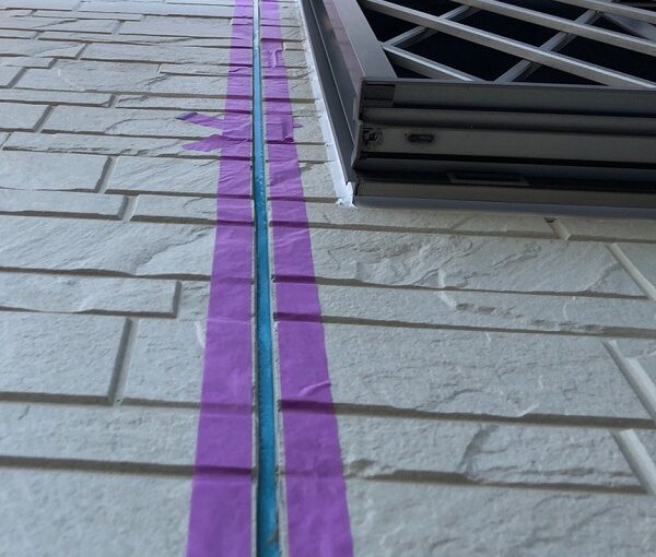 埼玉県上尾市　M様邸　外壁塗装　屋根塗装　シーリング(コーキング)工事　ボードの継ぎ目　棟板金の釘の補強 (1)