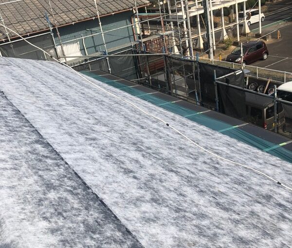 千葉県市川市　屋根葺き替え工事　防水シート(ルーフィング)張り　屋根材設置　ガルバリウム鋼板 (2)