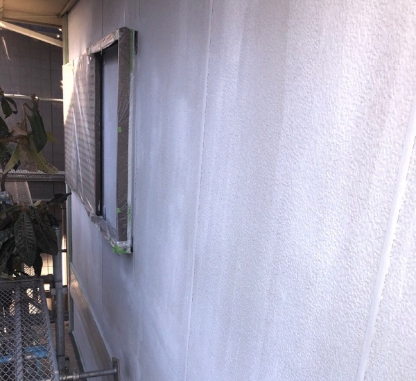 埼玉県春日部市　屋根カバー工法・外壁塗装　3度塗り仕上げ　下塗りの目的とは (1)