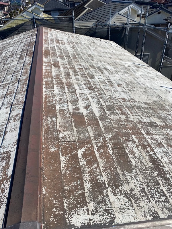 埼玉県鴻巣市　屋根塗装・屋根カバー工法・外壁塗装　施工前の状態　塗膜の剥がれ　錆び (1)