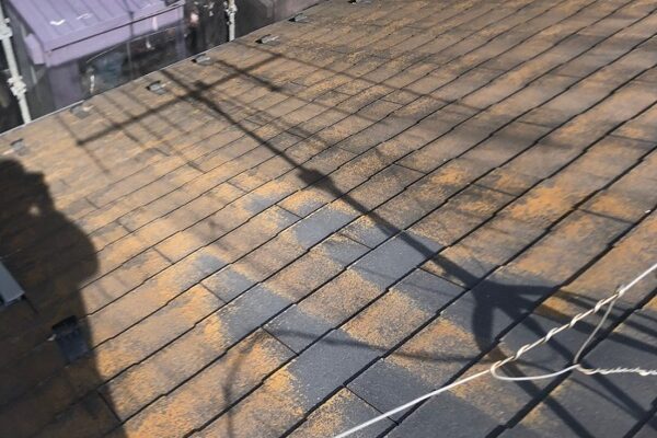 千葉県市川市　屋根葺き替え工事　既存屋根化粧スレート屋根　屋根材撤去 (2)