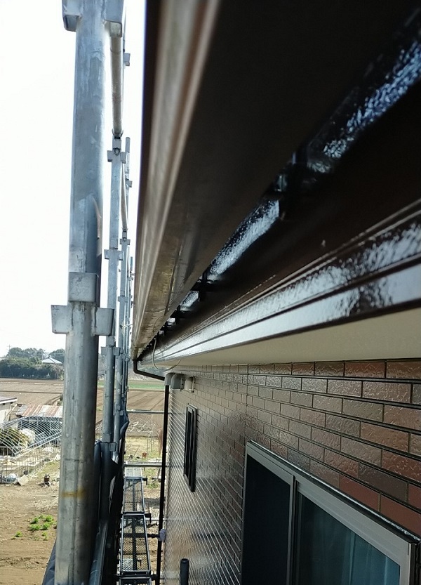 茨城県古河市　Y様邸　外壁塗装・付帯部塗装　破風、雨樋塗装　塗膜の劣化を放置すると (2)